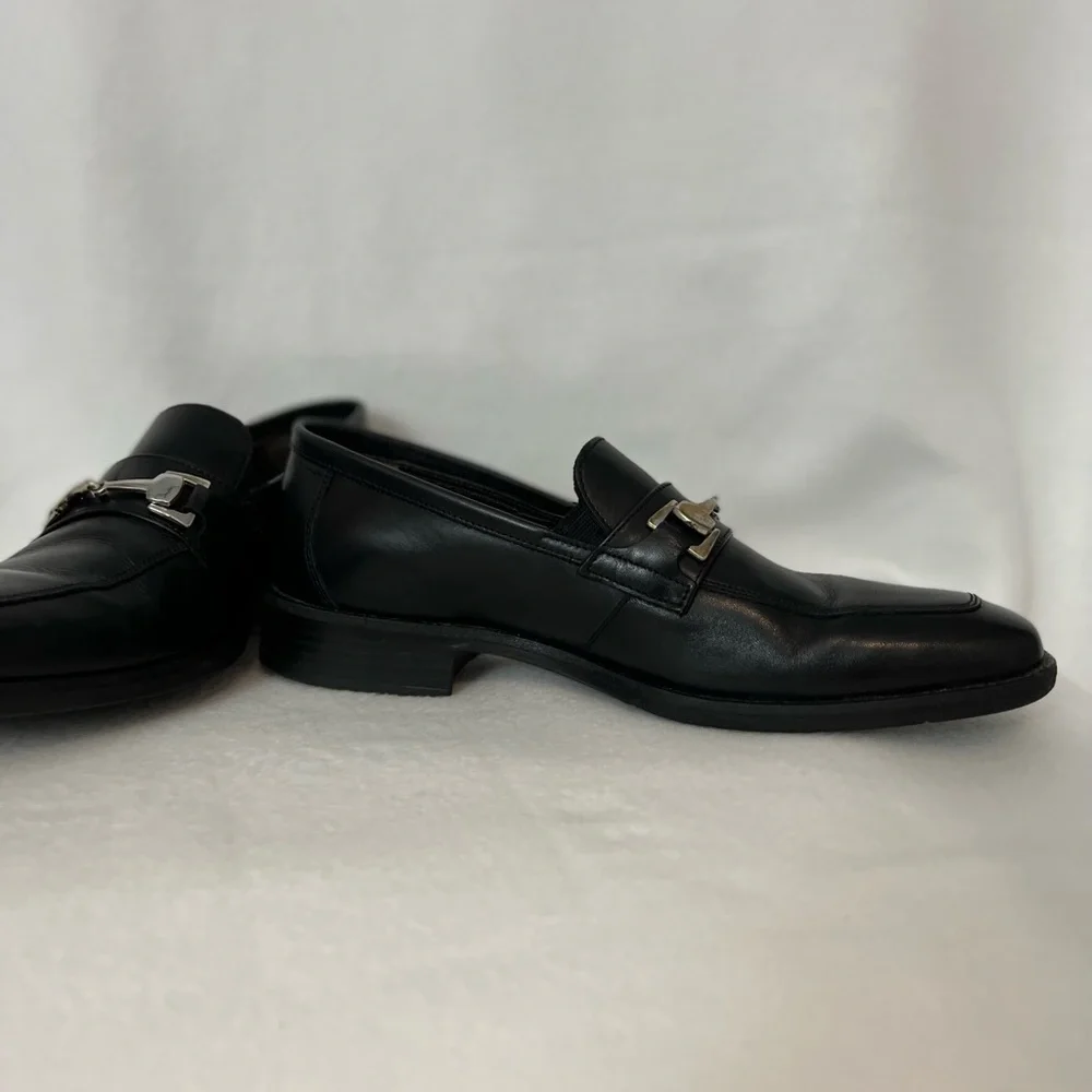 Johnston & Murphy size 9 1/2 Black Leather Slip On Mens Loafers